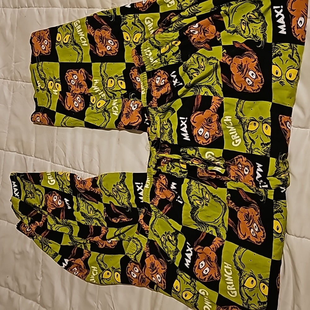 Mens grinch lounge pants. Pajamas size 2xl